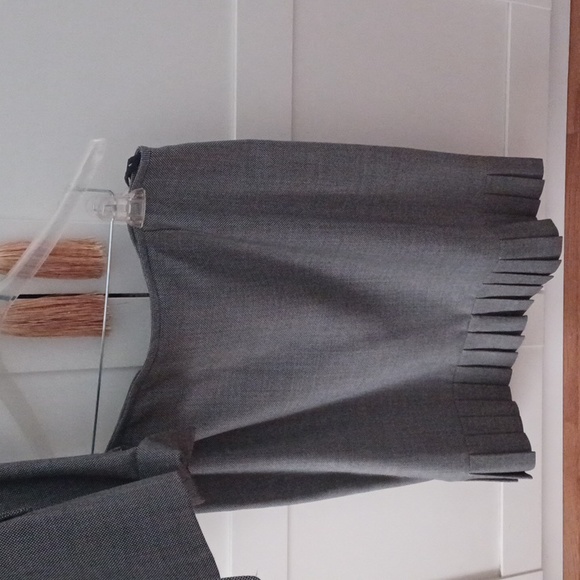 Tahari skirt suit - Picture 2 of 8